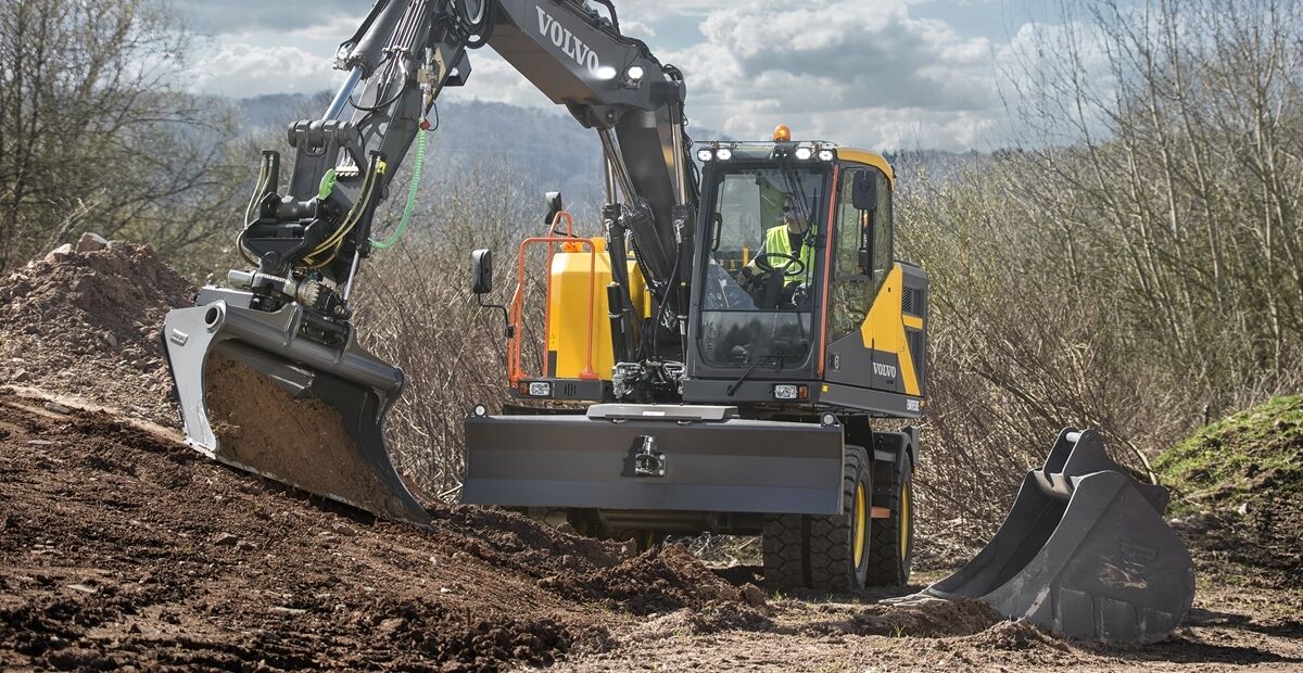 volvo-show-attachment-wheeled-excavator-2324x1200 Excavator Attachments