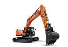 Develon Expands -9 Series with New 33-Tonne Excavator